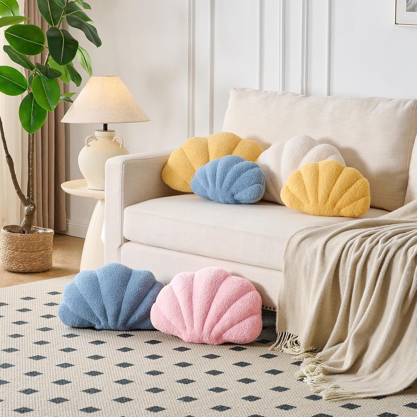 COOKCOK Shell Pillow, Seashell Throw Pillows, 14" x 11" Soft Decorative Pillow Plush Cushion for Bed Couch Living Sofa Room Decor Accent Throw Pillow, White