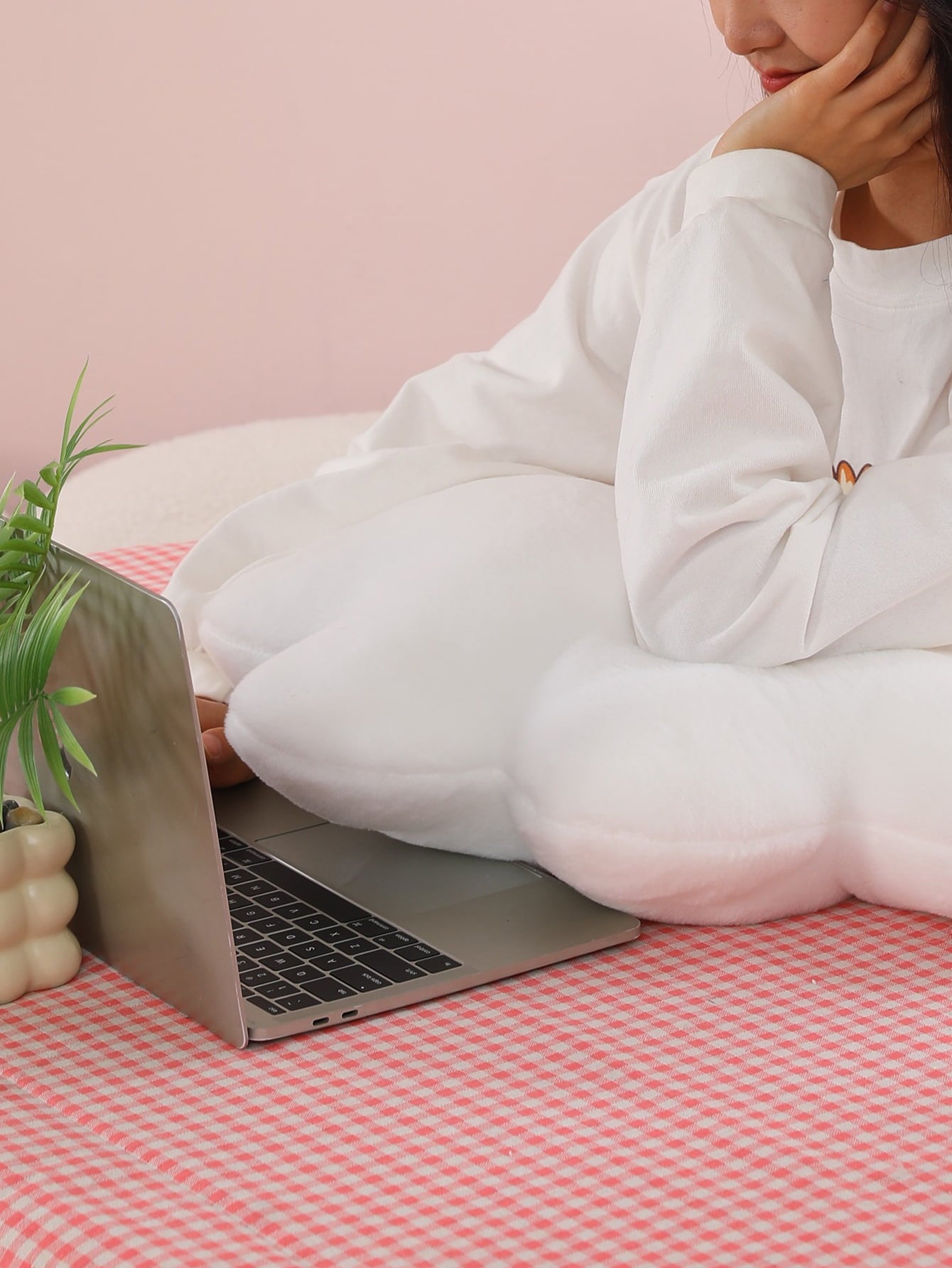 COOKCOK Cloud Pillows, 19.68“ Cloud Shaped Throw Pillow, Soft Floor Pillow for Home Decor, Cute Plush Decorative Pillows with Soft Faux Rabbit Fur for Sofa Bedroom Living Room, Pink