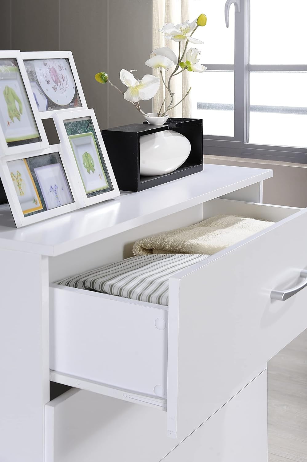 COOKCOK 3 Drawer Dresser, Wood Drawer Chest Dresser Cabinet with Storage, 25.98"x 13"x 22.05", Storage Cabinet, Clothing Organizer with Cut-Out Handle, Nightstand for Living Room, Bedroom, White