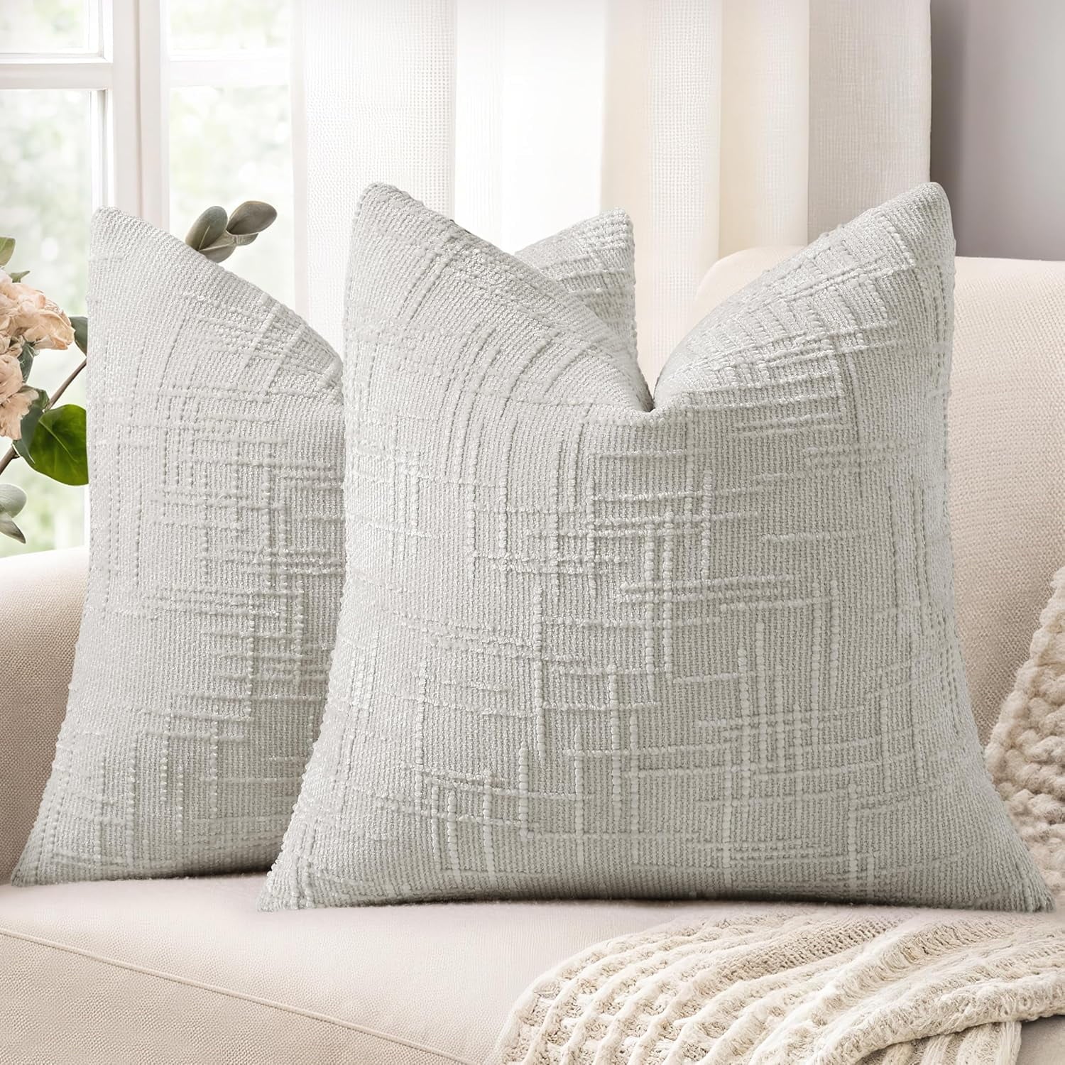 COOKCOK Chenille Throw Pillow Covers 18x18 Set of 2 Thick Textured Slubby Couch Pillow Covers Farmhouse Accent Modern Neutral Decorative Pillow Cases for Bed Sofa Living Room, Chocolate