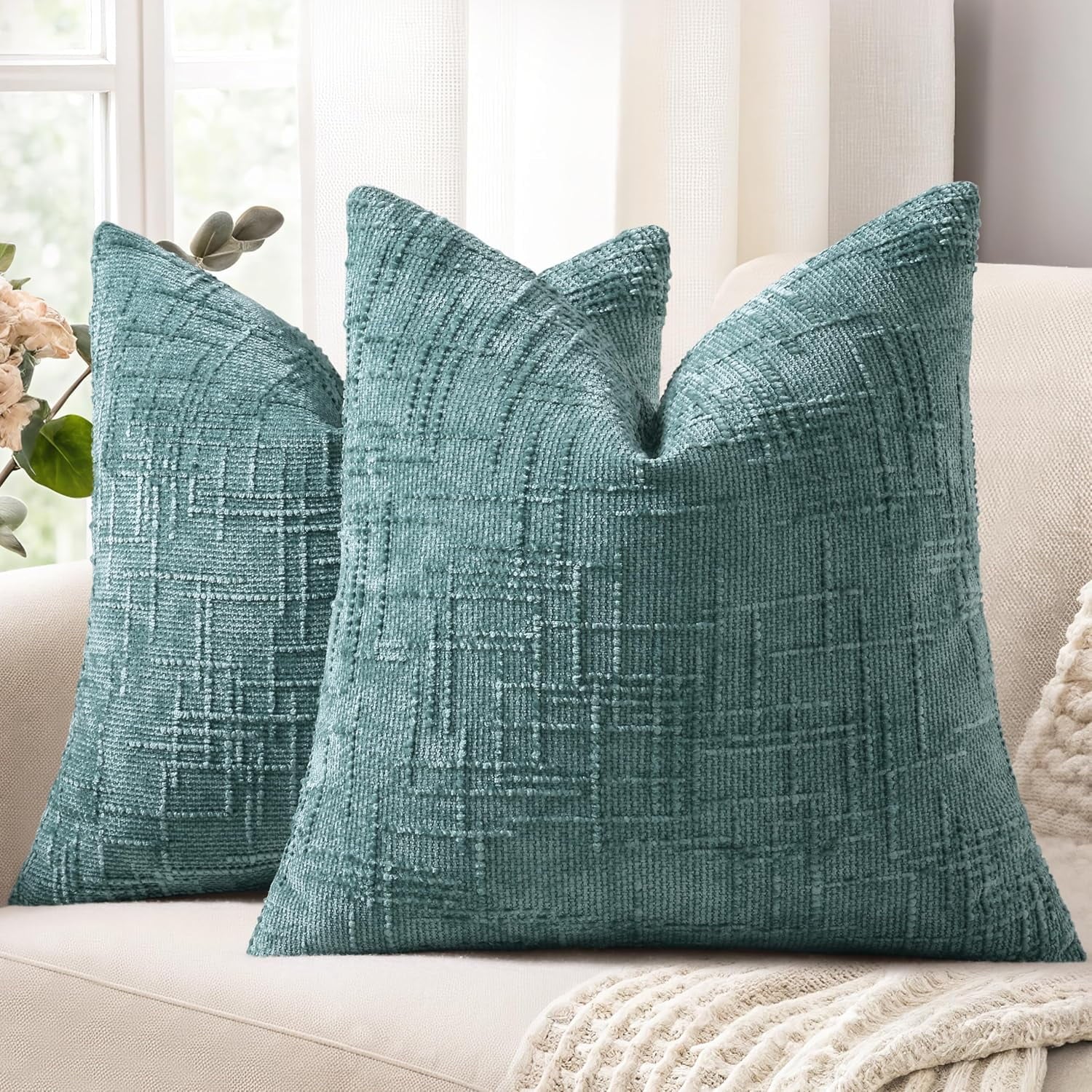 COOKCOK Chenille Throw Pillow Covers 18x18 Set of 2 Thick Textured Slubby Couch Pillow Covers Farmhouse Accent Modern Neutral Decorative Pillow Cases for Bed Sofa Living Room, Chocolate