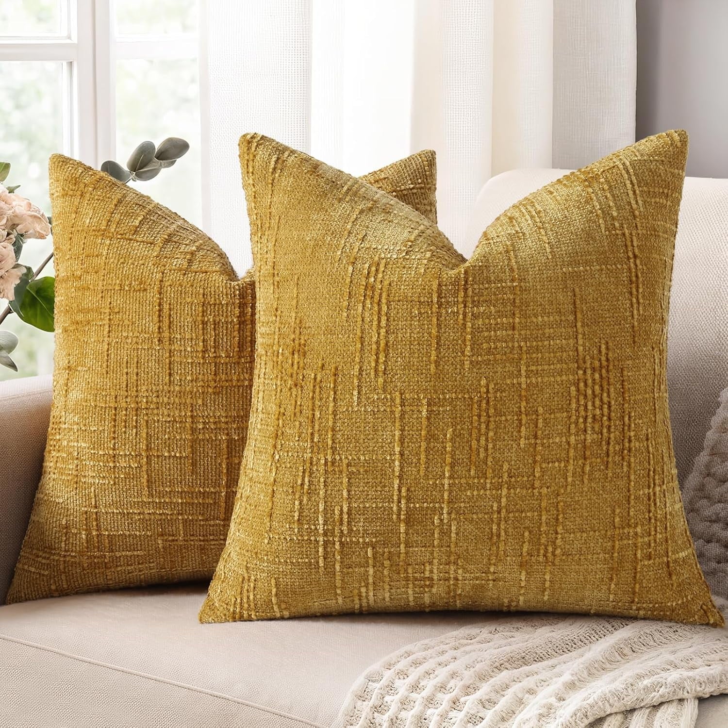 COOKCOK Chenille Throw Pillow Covers 18x18 Set of 2 Thick Textured Slubby Couch Pillow Covers Farmhouse Accent Modern Neutral Decorative Pillow Cases for Bed Sofa Living Room, Chocolate
