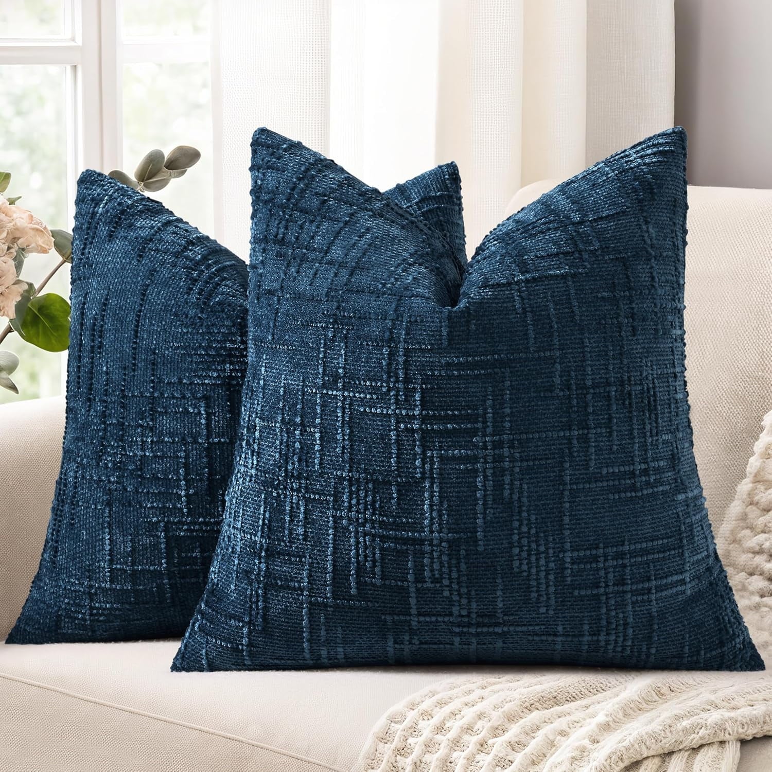 COOKCOK Chenille Throw Pillow Covers 18x18 Set of 2 Thick Textured Slubby Couch Pillow Covers Farmhouse Accent Modern Neutral Decorative Pillow Cases for Bed Sofa Living Room, Chocolate