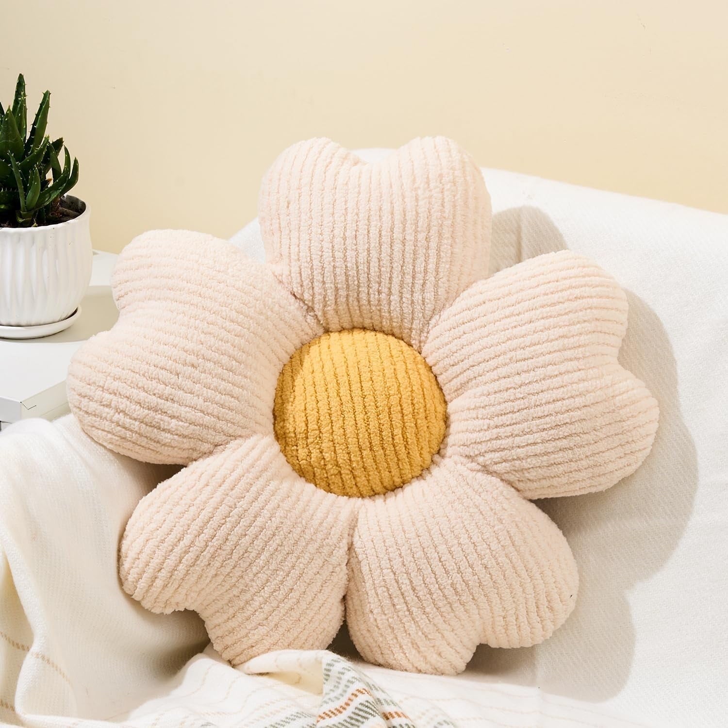 COOKCOK Flower Pillow, 15.7" Flower Shaped Throw Pillow, Daisy Plush Floor Pillow Seat Cushion Cute Aesthetic Decorative Throw Pillows for Bed Home Sofa Chair Couch Decor, Green