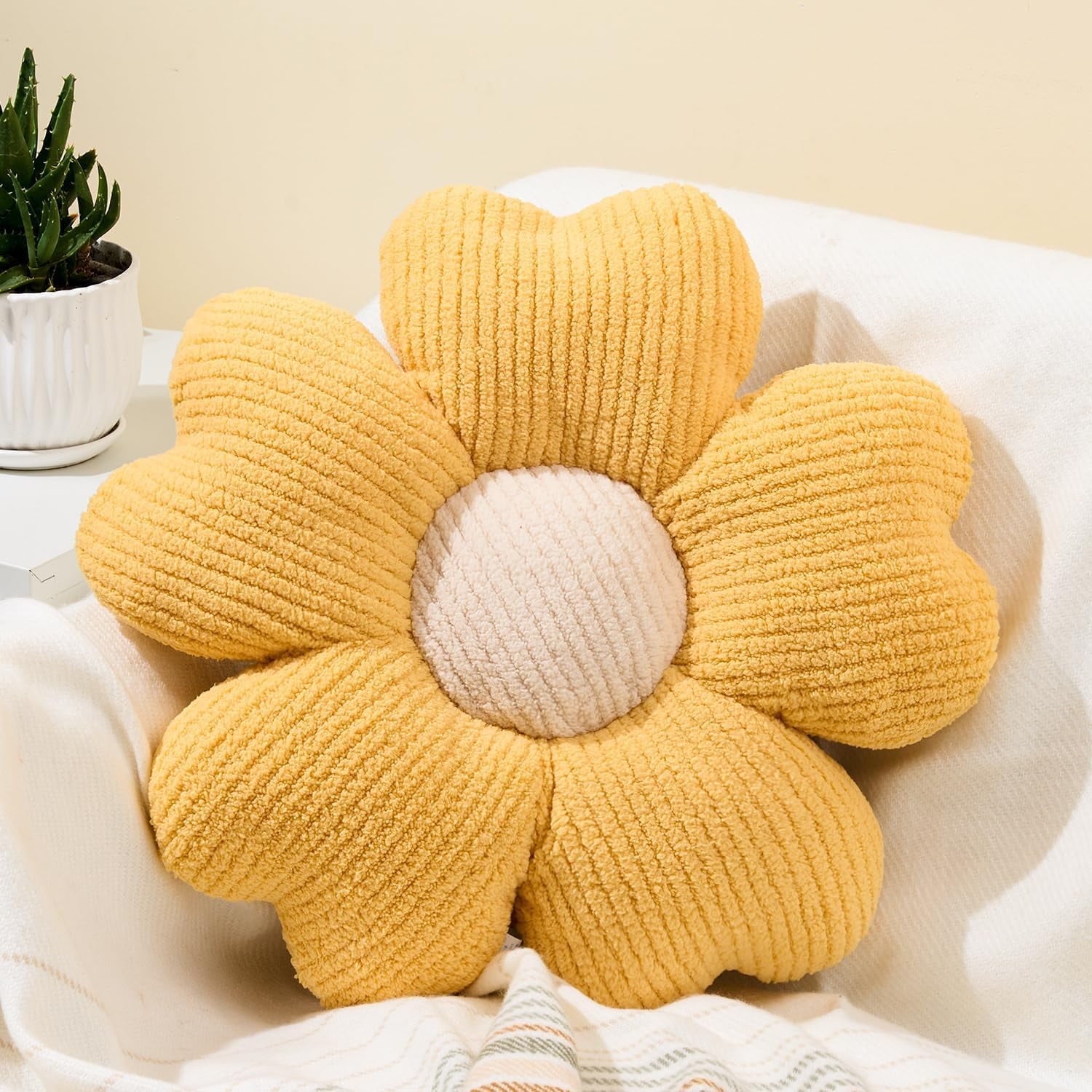 COOKCOK Flower Pillow, 15.7" Flower Shaped Throw Pillow, Daisy Plush Floor Pillow Seat Cushion Cute Aesthetic Decorative Throw Pillows for Bed Home Sofa Chair Couch Decor, Green