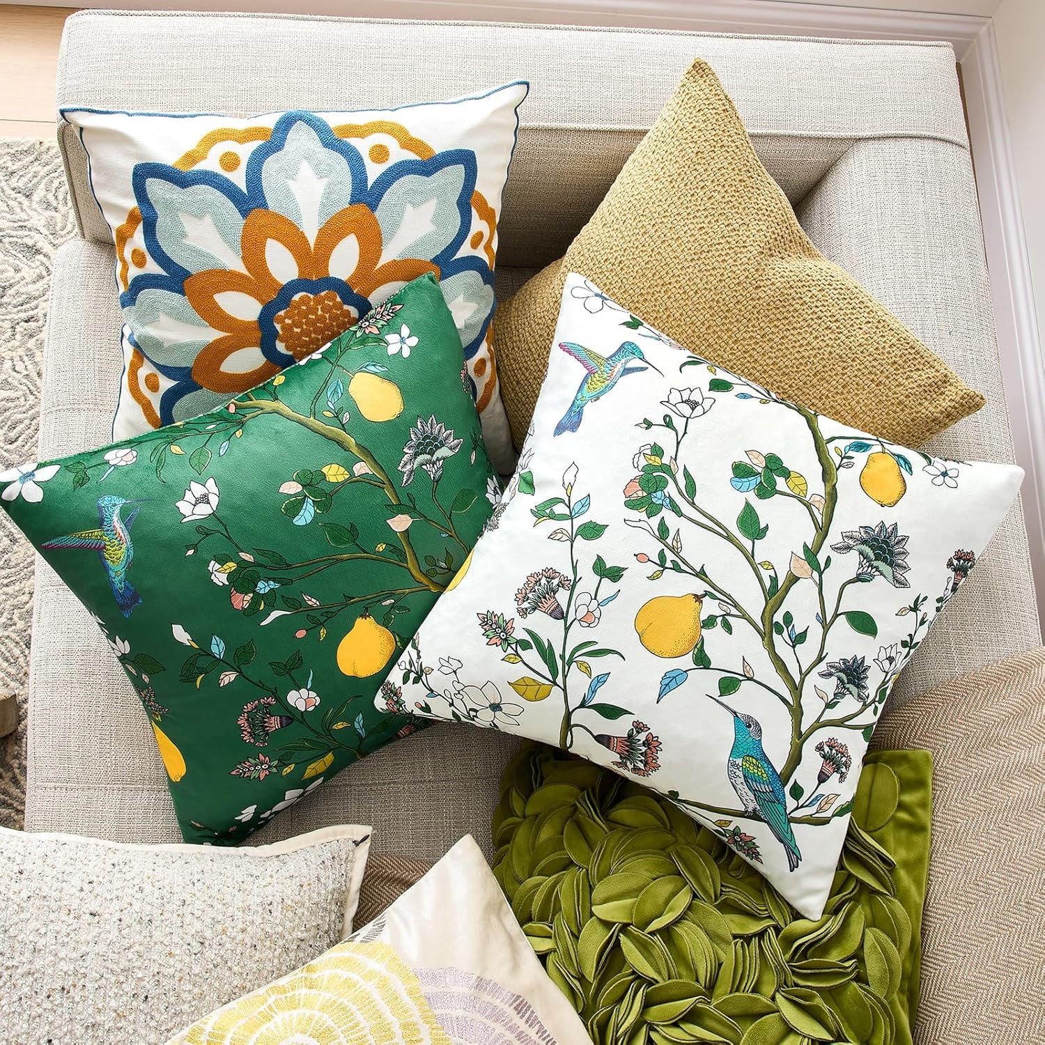 COOKCOK White Floral Pillow Covers 18x18 Set of 2, Velvet Wild Flower Plant Throw Pillows Case, Square Farmhouse Decor Cushion Covers for Home Sofa Bed Couch